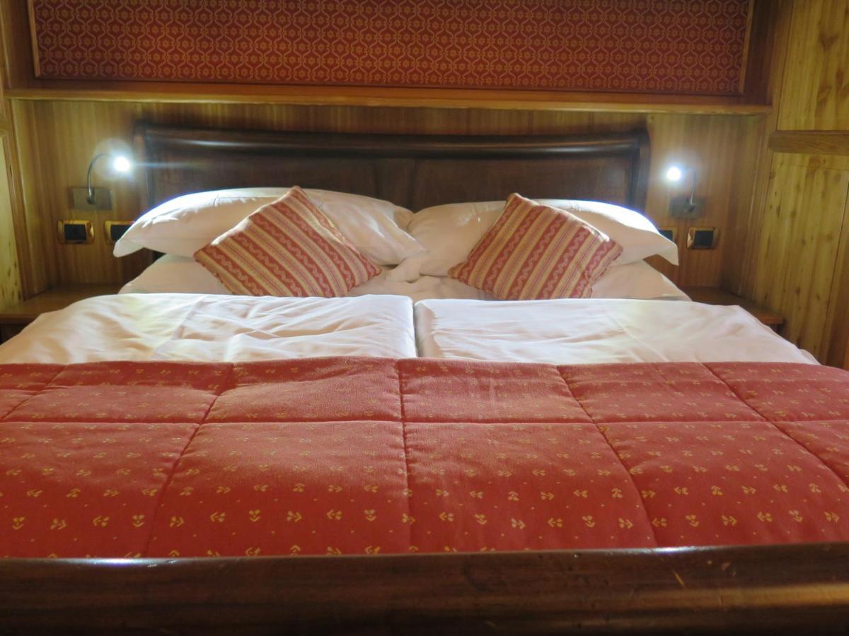 Chambres Mont Cervin เบรยล์-แชร์วิเนีย ภายนอก รูปภาพ