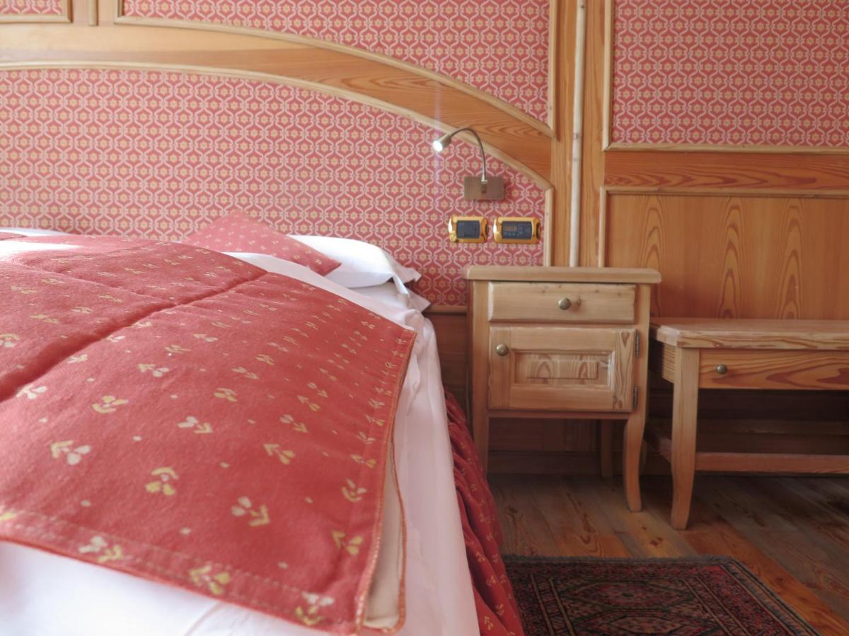 Chambres Mont Cervin เบรยล์-แชร์วิเนีย ภายนอก รูปภาพ